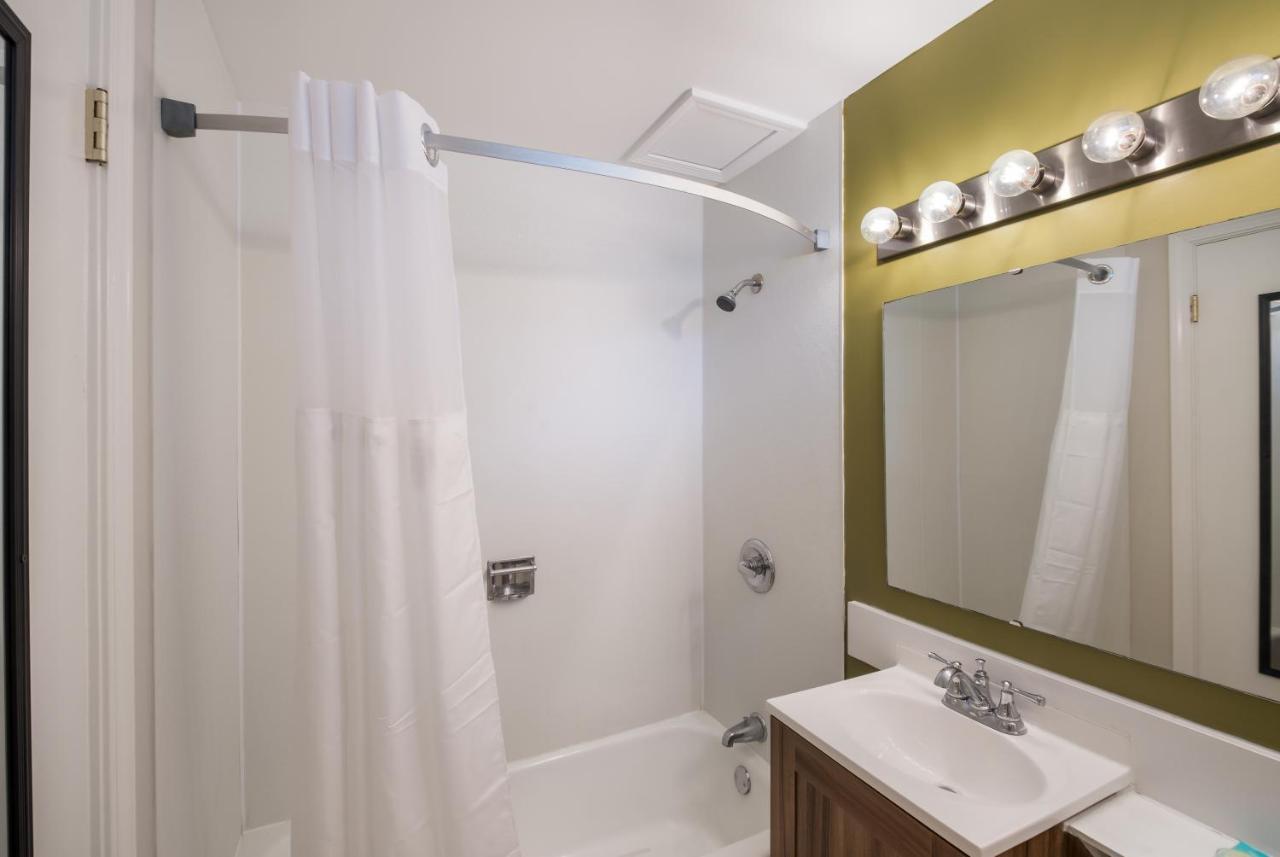 Americas Best Value Inn-Painted Post Extérieur photo